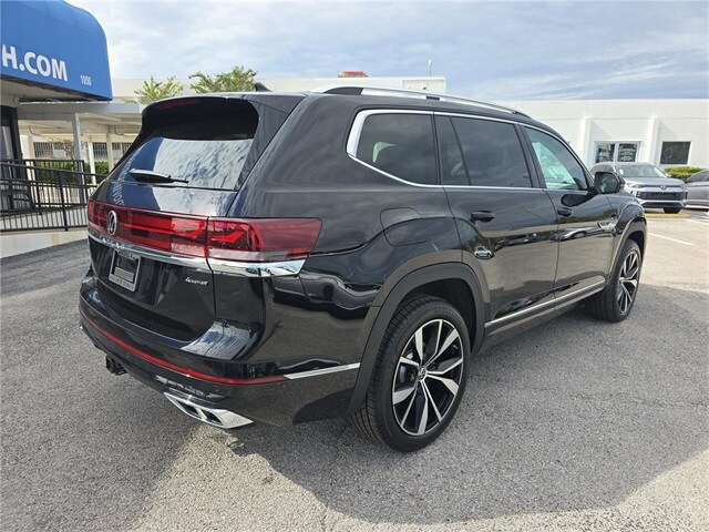 2026 Volkswagen Atlas SEL Premium R-Line photo 4