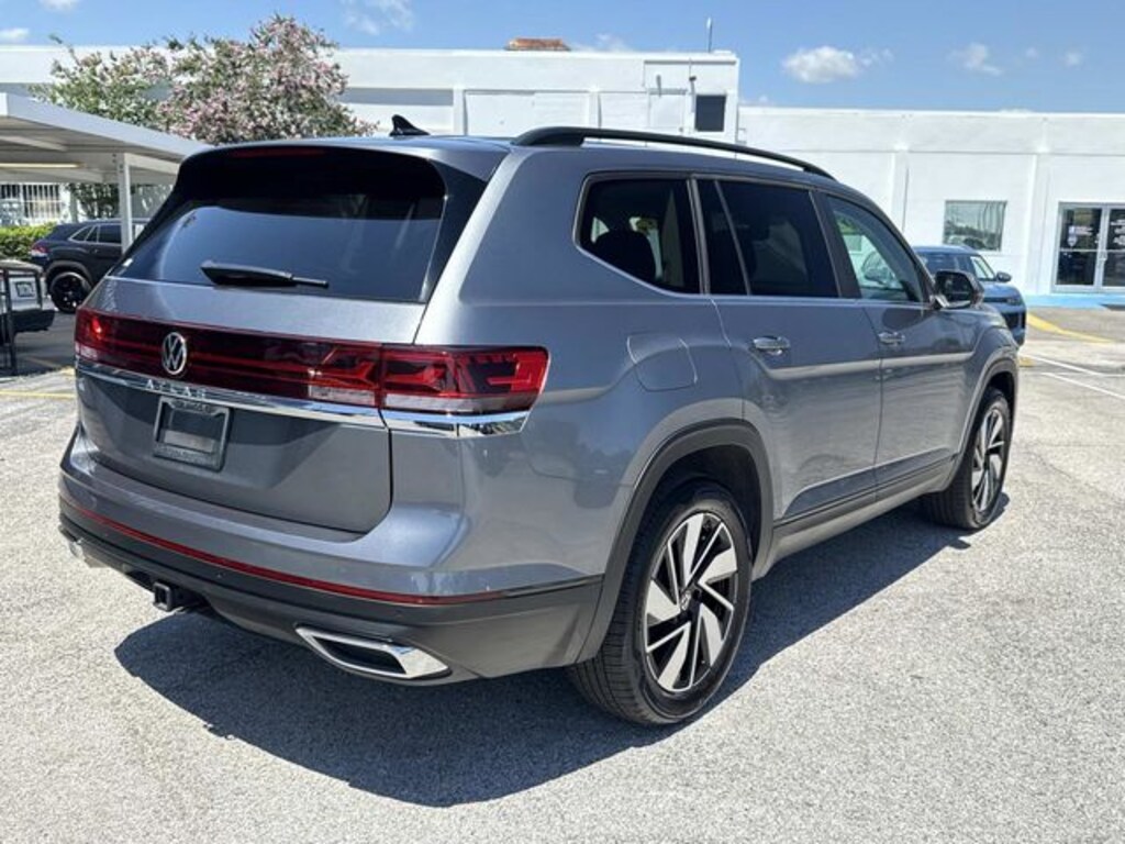 Used 2025 Volkswagen Atlas 2.0T SE w/Technology SUV
