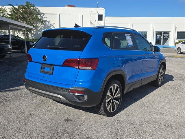 2022 Volkswagen Taos SE photo 3