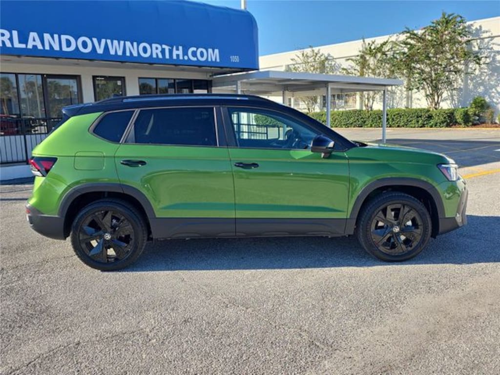 New 2026 Volkswagen Taos 1.5T SE Black SUV