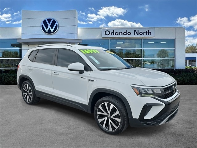 2022 Volkswagen Taos SE's photo