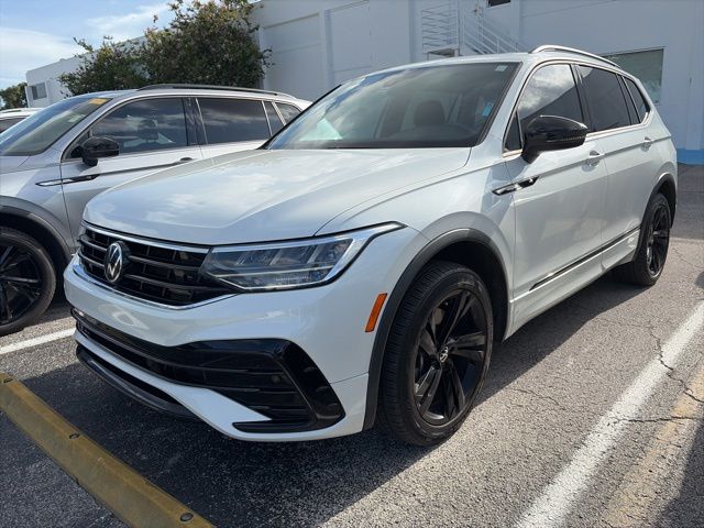 2023 Volkswagen Tiguan 2.0T SE R-Line Black's photo