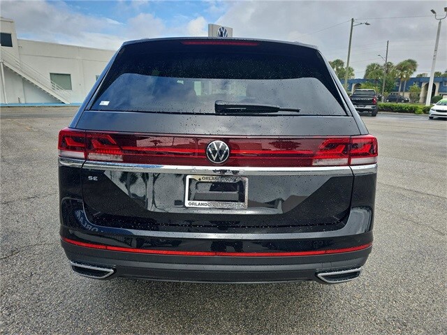 2026 Volkswagen Atlas SE photo 2