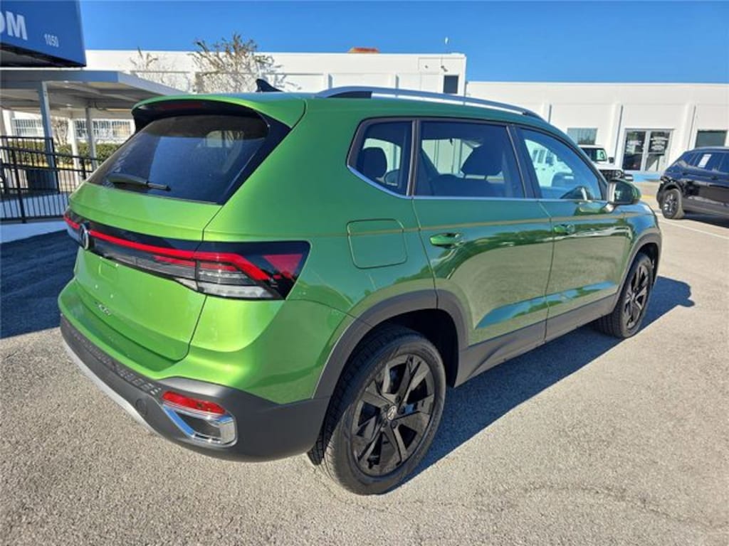 New 2026 Volkswagen Taos 1.5T SE SUV