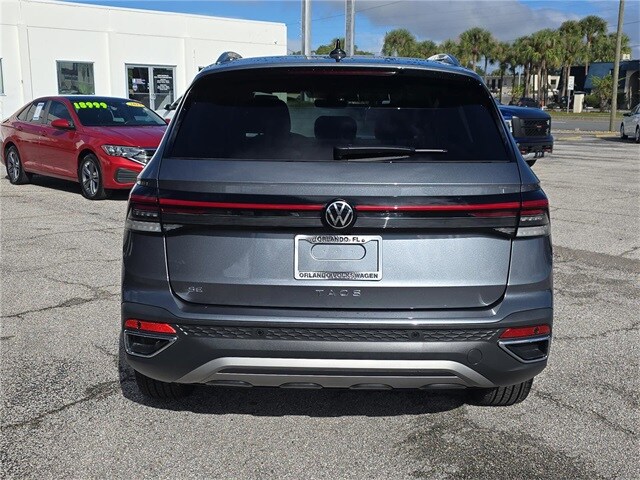 2025 Volkswagen Taos SE photo 3