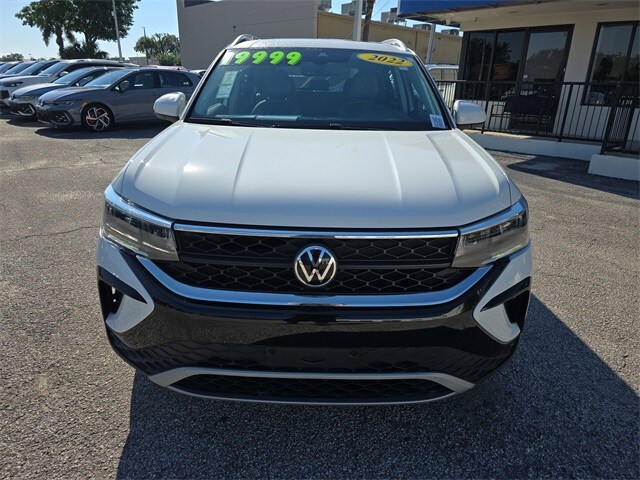 2022 Volkswagen Taos SE photo 2