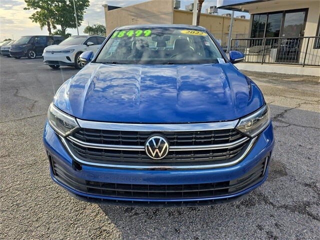 2022 Volkswagen Jetta 1.5T SEL photo 2