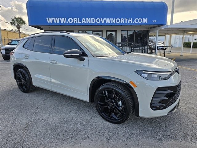 2026 Volkswagen Tiguan SE R-LINE BLACK's photo