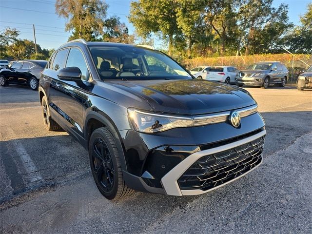 2025 Volkswagen Taos SEL's photo