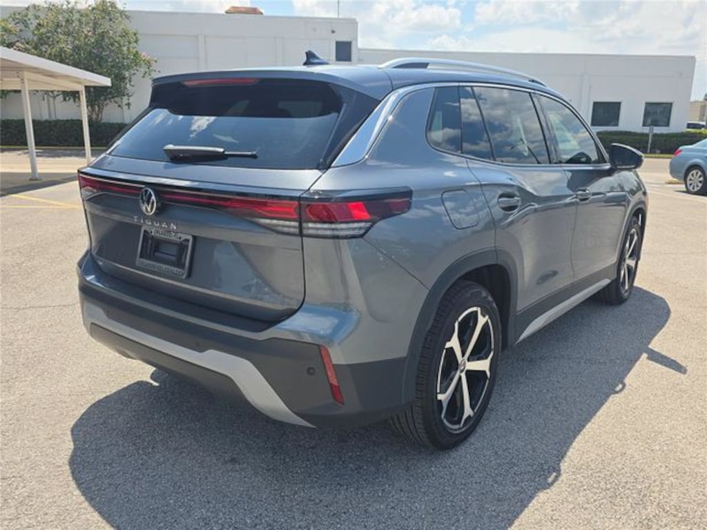New 2026 Volkswagen Tiguan 2.0T SE SUV