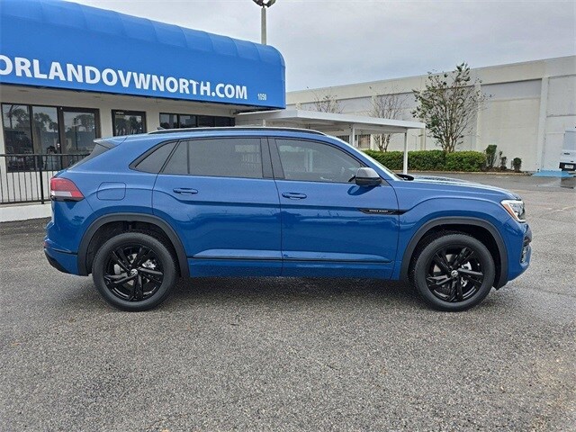 2025 Volkswagen Atlas Cross Sport SEL R-Line photo 4