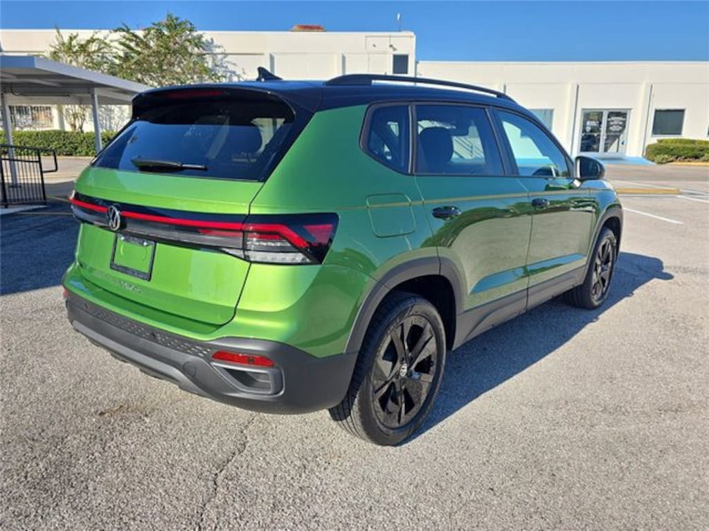 New 2026 Volkswagen Taos 1.5T SE Black SUV