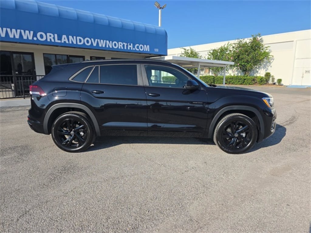 New 2025 Volkswagen Atlas Cross Sport 2.0T SEL R-Line Black SUV