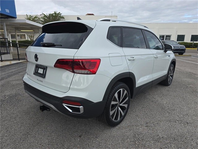2022 Volkswagen Taos SE photo 3