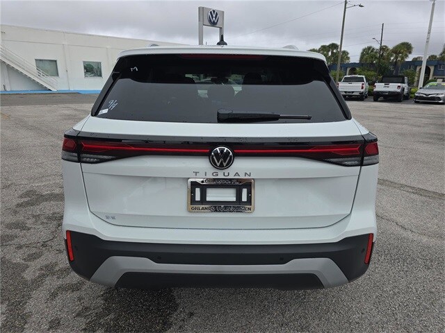 2025 Volkswagen Tiguan SE photo 2