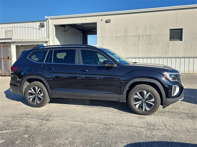 2024 Volkswagen Atlas SE's photo
