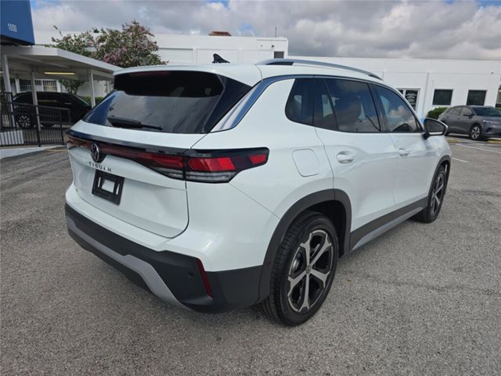 New 2026 Volkswagen Tiguan 2.0T SE SUV