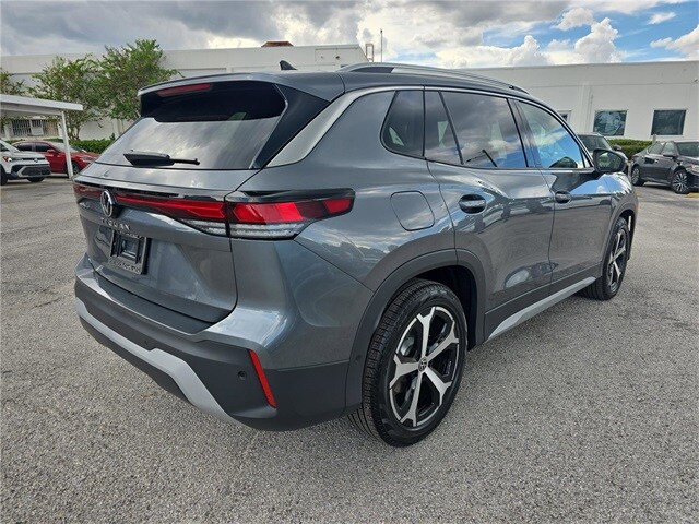 2025 Volkswagen Tiguan SE photo 2