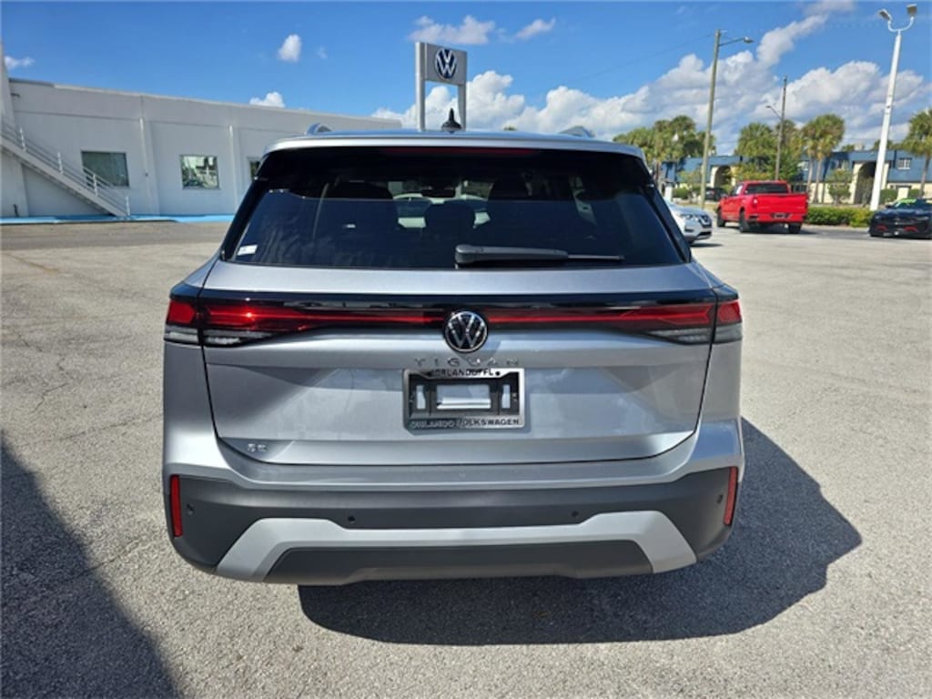 New 2026 Volkswagen Tiguan 2.0T SE SUV