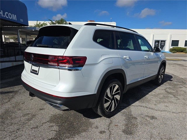 2026 Volkswagen Atlas SE photo 3