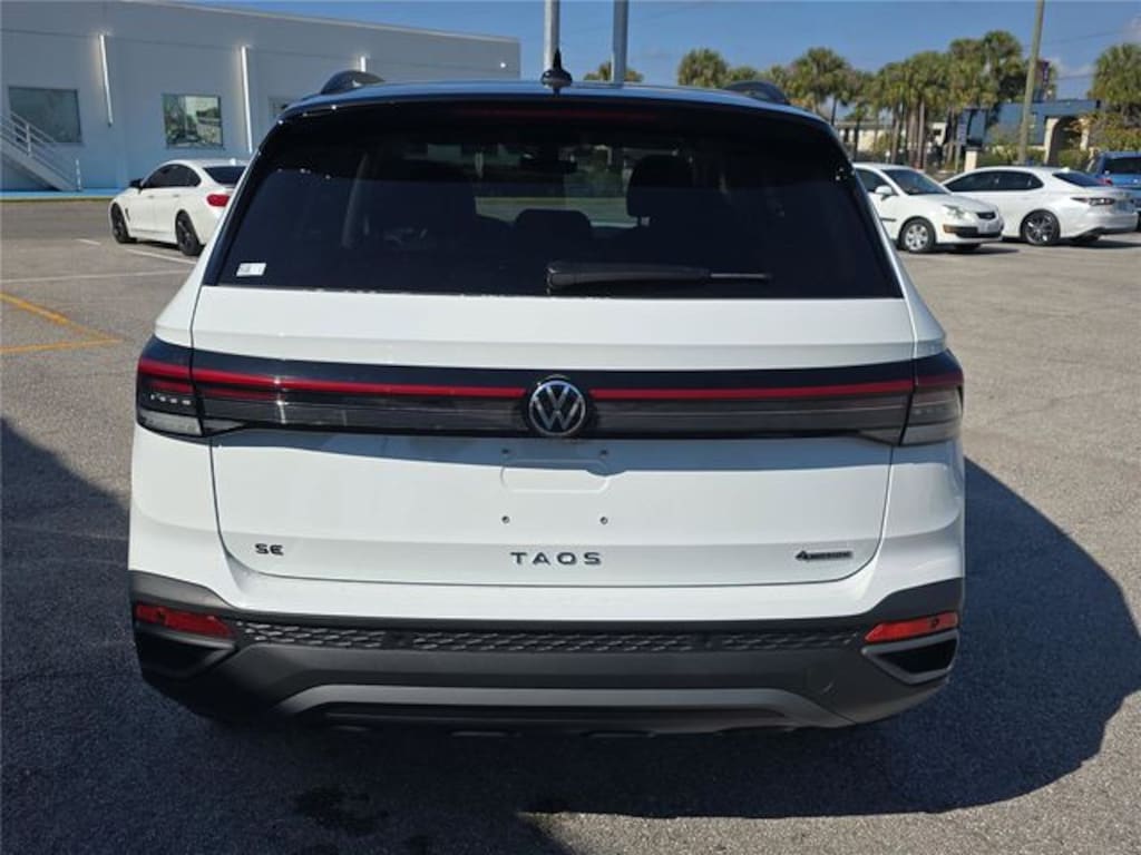 New 2026 Volkswagen Taos 1.5T SE Black SUV