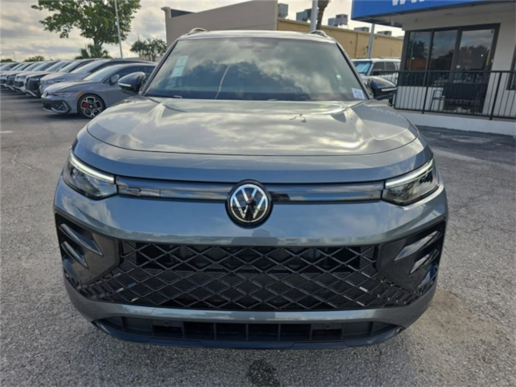 New 2025 Volkswagen Tiguan 2.0T SE R-Line Black SUV