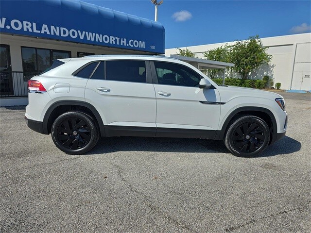 2026 Volkswagen Atlas Cross Sport SE Technology photo 3