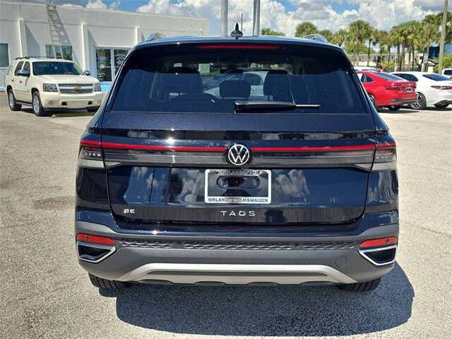 2025 Volkswagen Taos SE photo 3