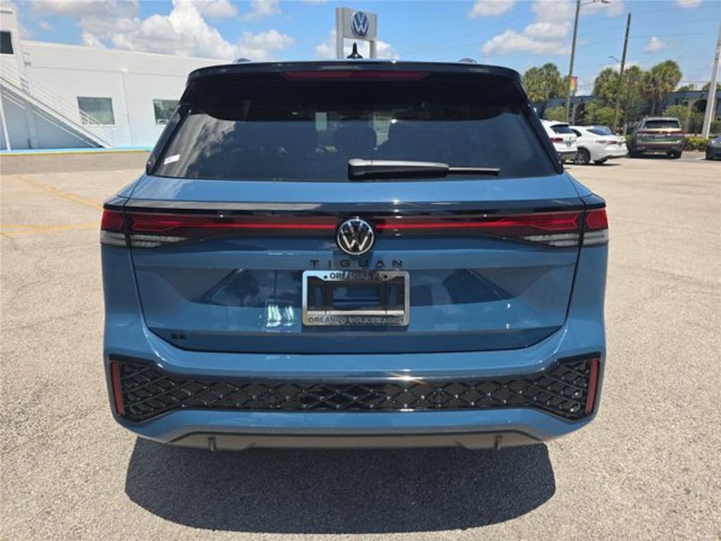 New 2026 Volkswagen Tiguan 2.0T SE R-Line Black SUV