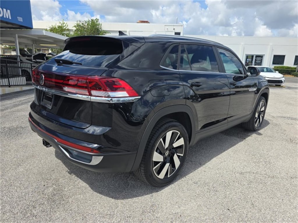 New 2026 Volkswagen Atlas Cross Sport 2.0T SE w/Technology SUV