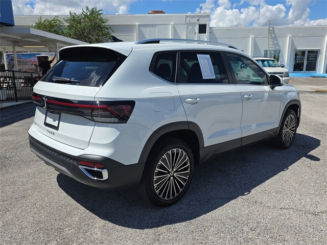 2025 Volkswagen Taos SE photo 3
