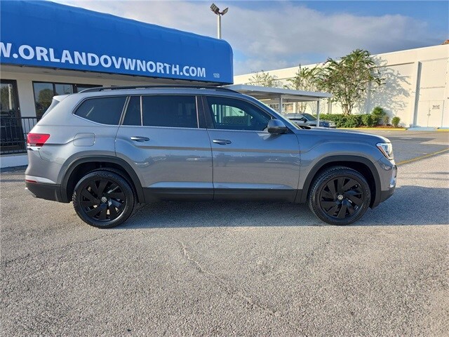 2024 Volkswagen Atlas SE Technology photo 2