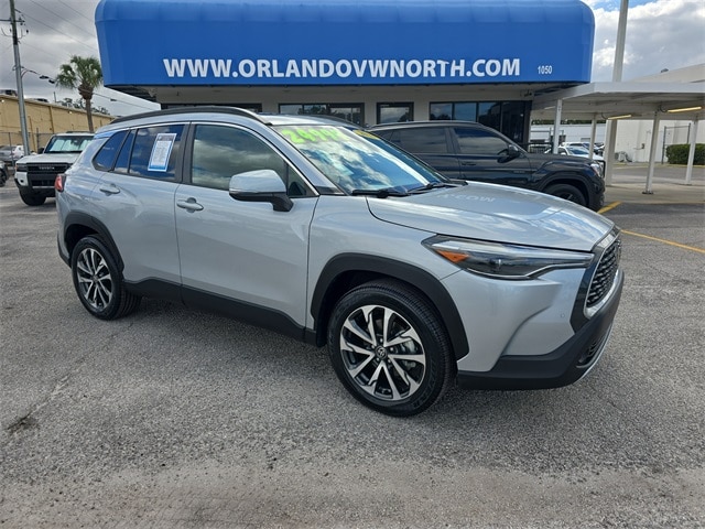 2022 Toyota Corolla Cross XLE's photo