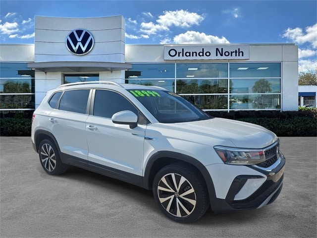 2023 Volkswagen Taos SE's photo