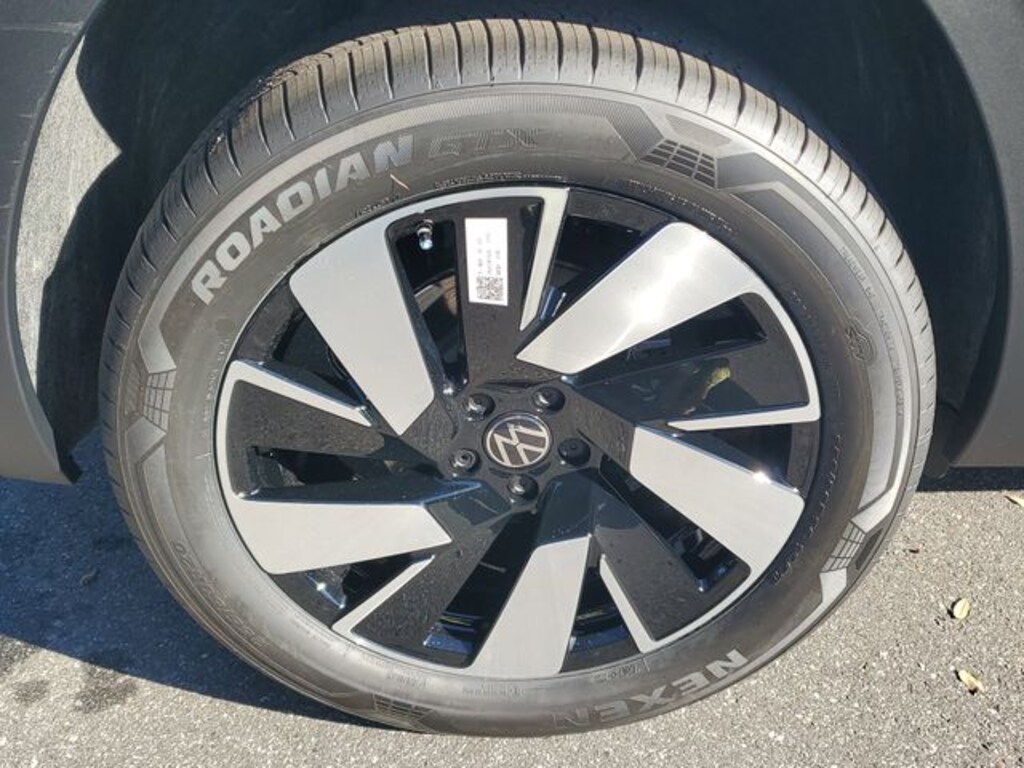 New 2026 Volkswagen Atlas Cross Sport 2.0T SE w/Technology SUV