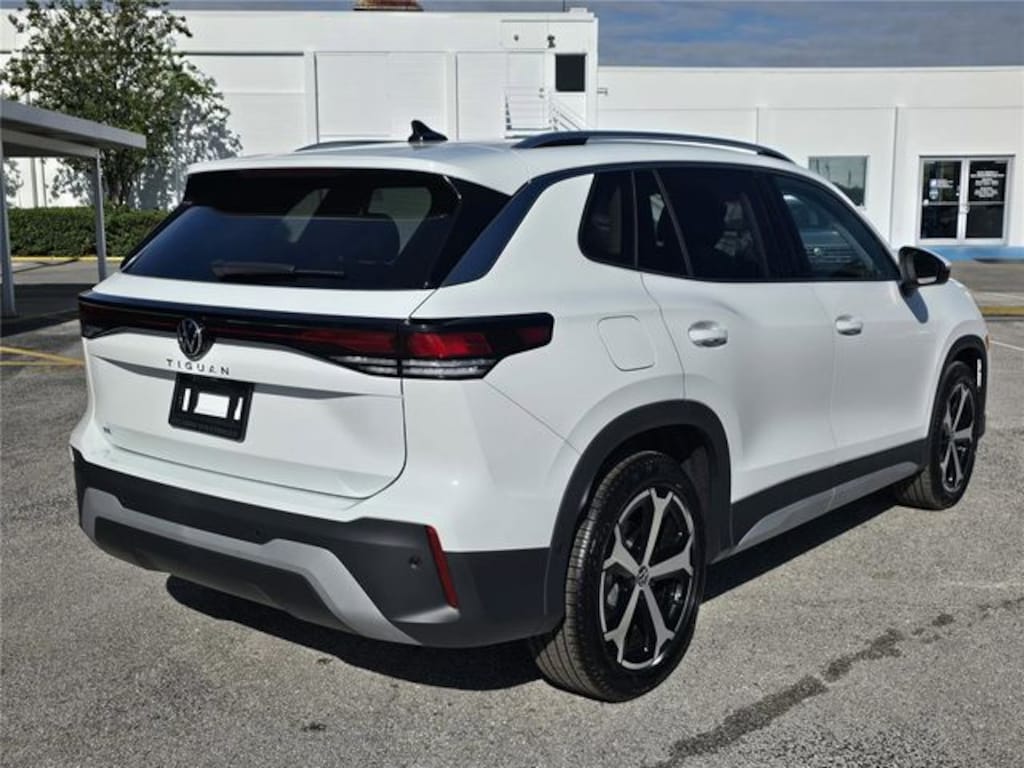 New 2026 Volkswagen Tiguan 2.0T SE SUV