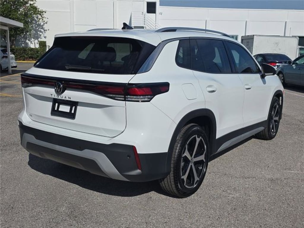 New 2026 Volkswagen Tiguan 2.0T SE SUV