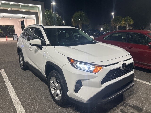 2021 Toyota RAV4 XLE photo 3
