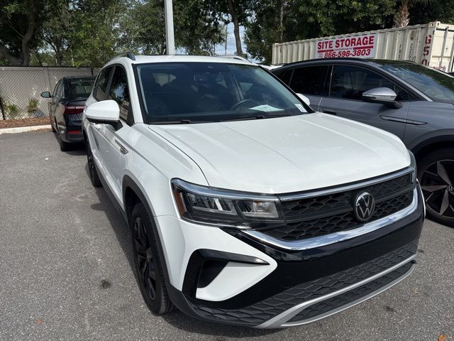 2023 Volkswagen Taos 1.5T SE's photo