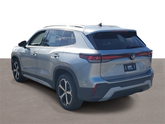 2025 Volkswagen Tiguan SE photo 3