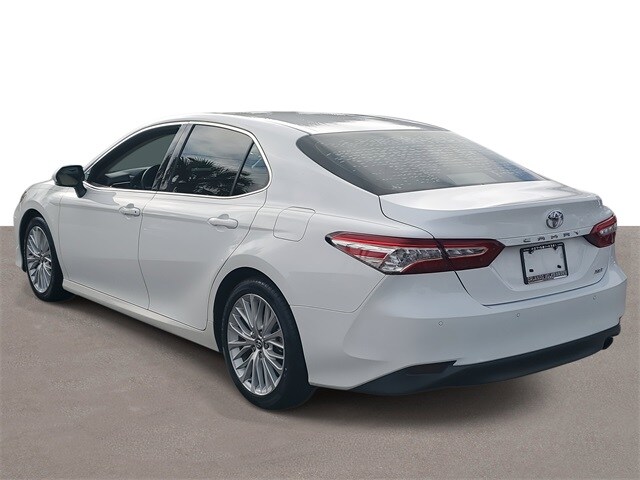 2018 Toyota Camry XLE photo 3
