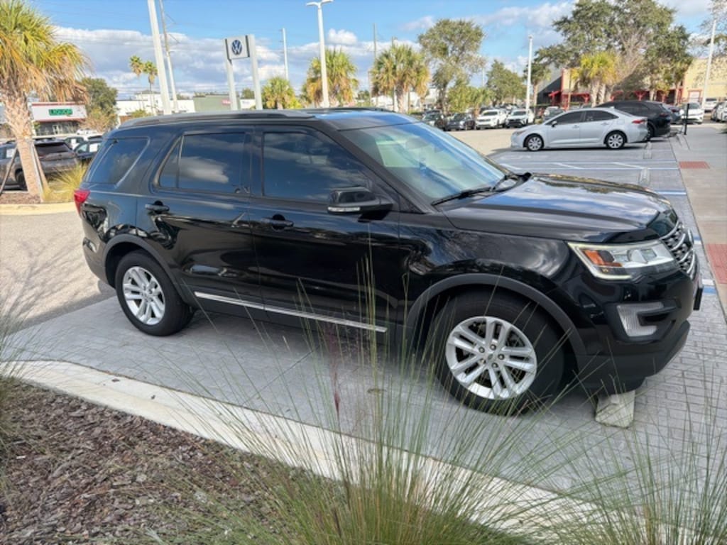 Used 2017 Ford Explorer XLT SUV