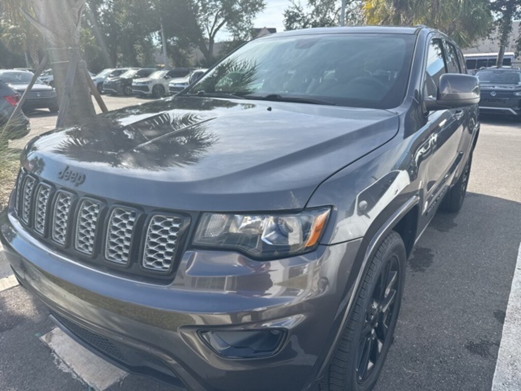 Used 2017 Jeep Grand Cherokee Altitude SUV