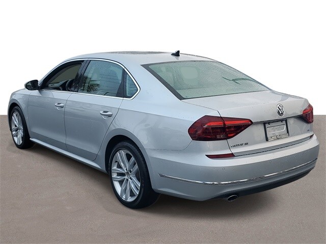 2018 Volkswagen Passat 2.0T SE photo 3