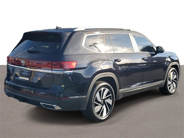 2025 Volkswagen Atlas SEL photo 4