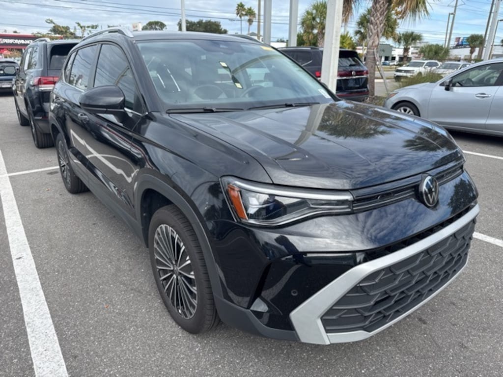 Used 2025 Volkswagen Taos 1.5T SE SUV