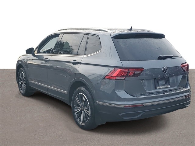2024 Volkswagen Tiguan Wolfsburg Edition photo 3