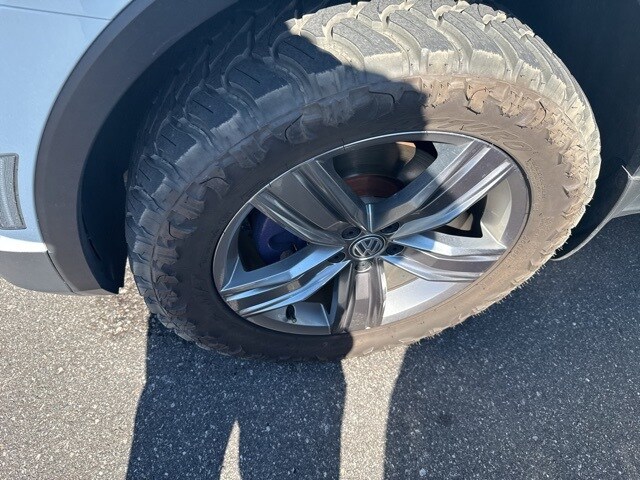 2019 Volkswagen Tiguan SEL Premium R-Line photo 4