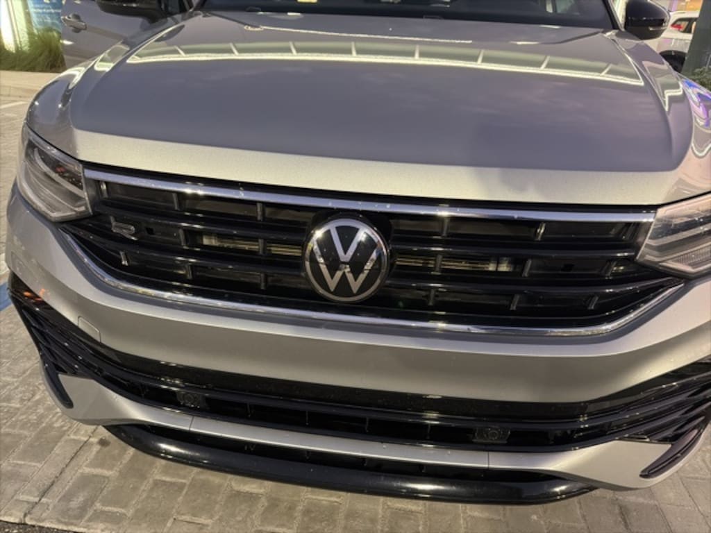 Used 2022 Volkswagen Tiguan 2.0T SE R-Line Black SUV