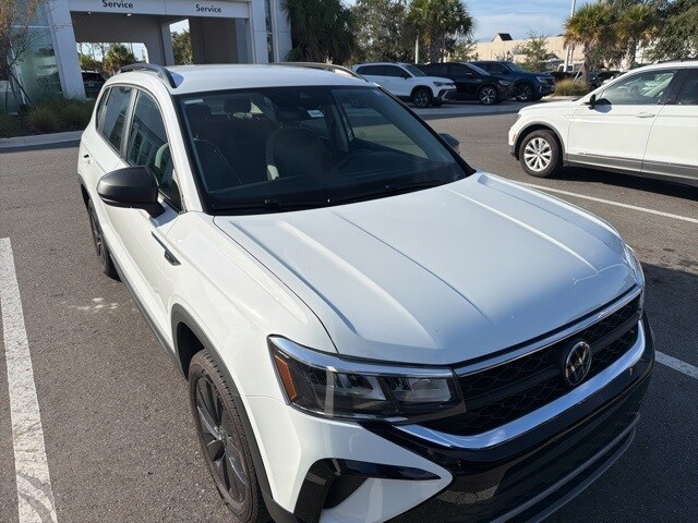 2024 Volkswagen Taos S photo 2